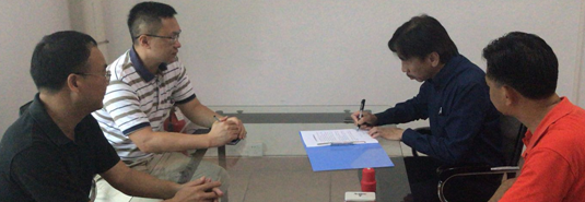 企石政府和東莞溢格簽訂企業(yè)固體廢物規(guī)范管理承諾書 企石政府和東莞溢格簽訂企業(yè)固體廢物規(guī)范管理承諾書